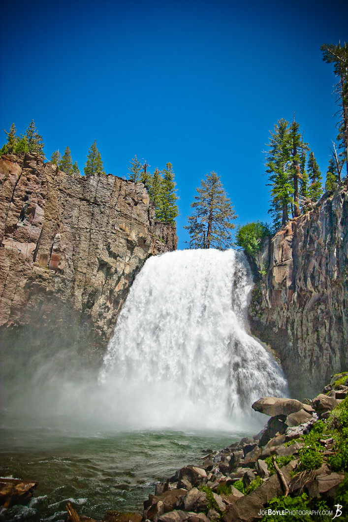  Rainbow Falls is 101 feet high and is only 2.5 miles from Devil's Postpile. 