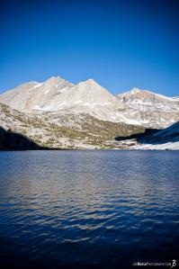 mountain-blue-lake-on-the-jmt