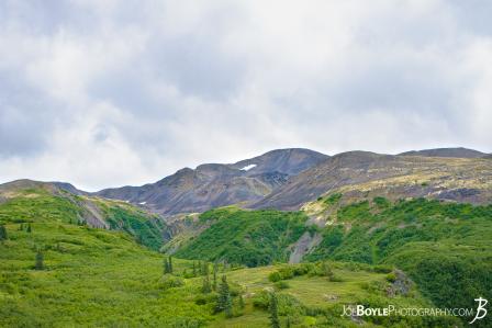 kesugi-ridge-trail-mountain-top-with-green-meadows-and-pasture